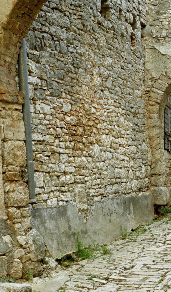 Каменная улица, старый город