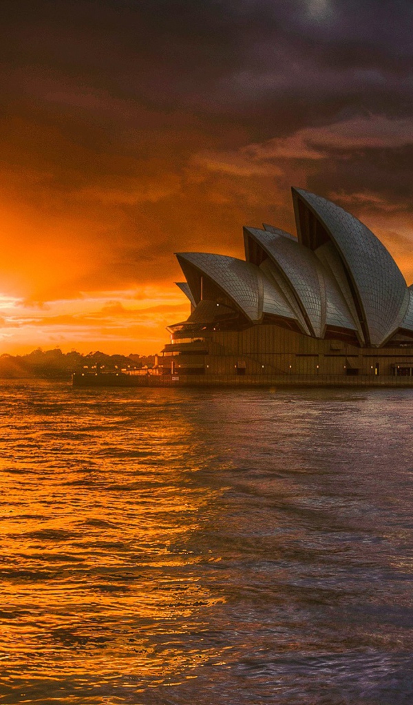 Сиднейская опера на фоне заката, Австралия