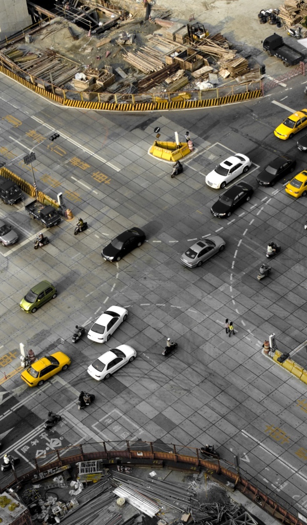 Такси на перекрестке в городе, Япония