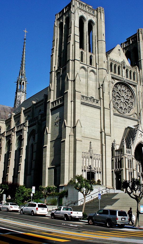 Католическая церковь на улице в Сан-Франциско