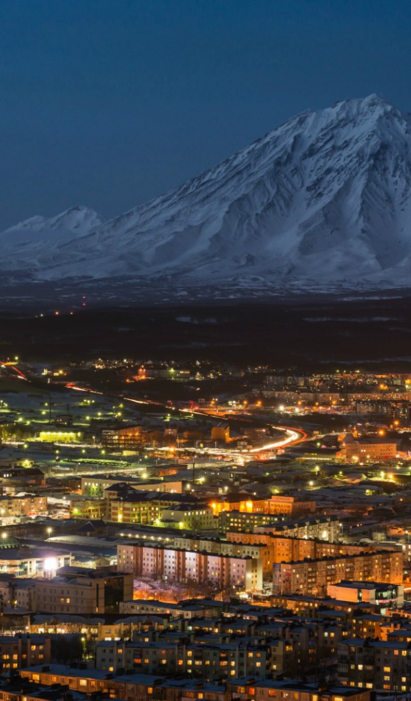 Город у подножия горы Петропавловск-Камчатский