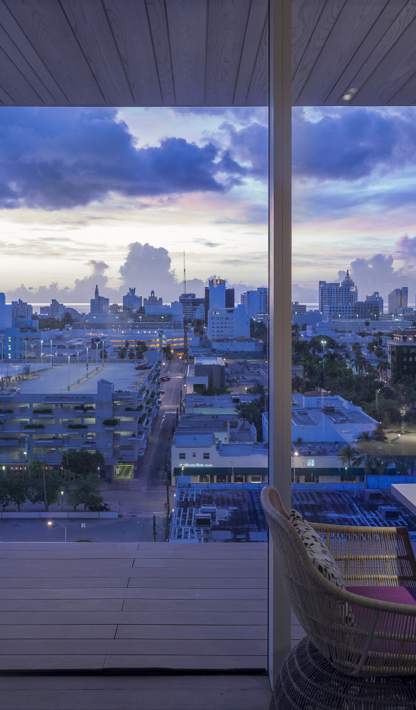 Город Майями из окна квартиры
