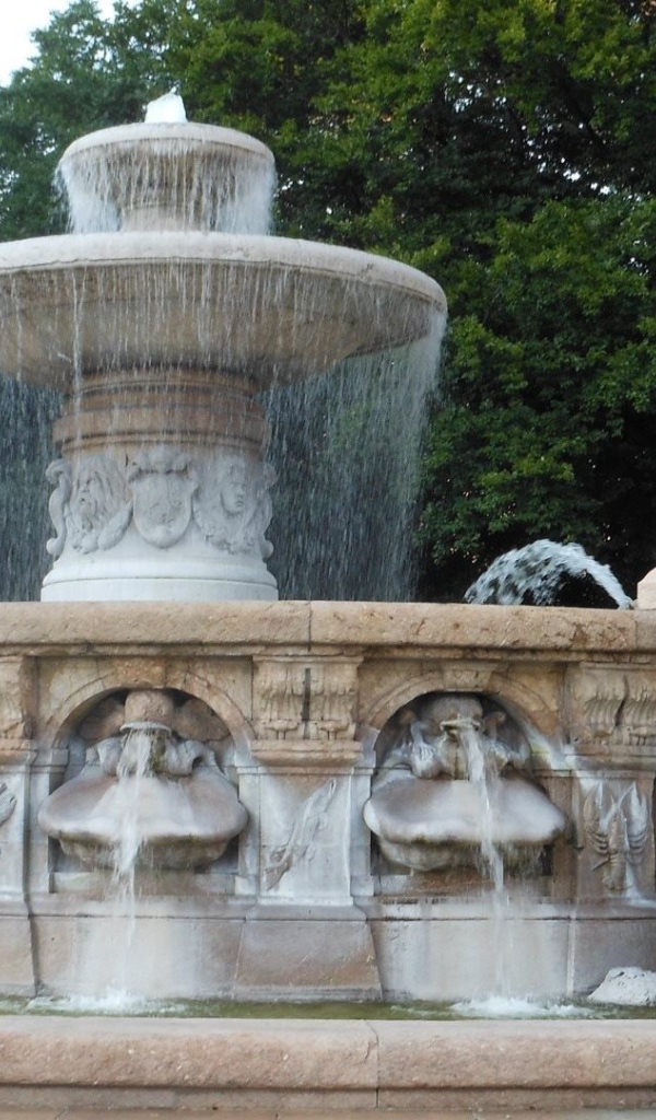 Фонтан в парке Мюнхена