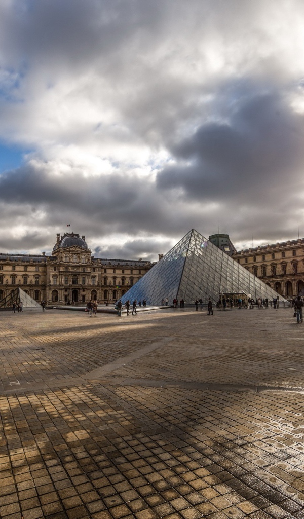 Площадь перед Лувром, фото HDR