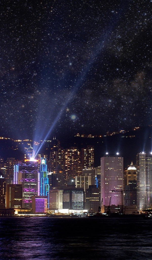 Звездное небо над большим городом