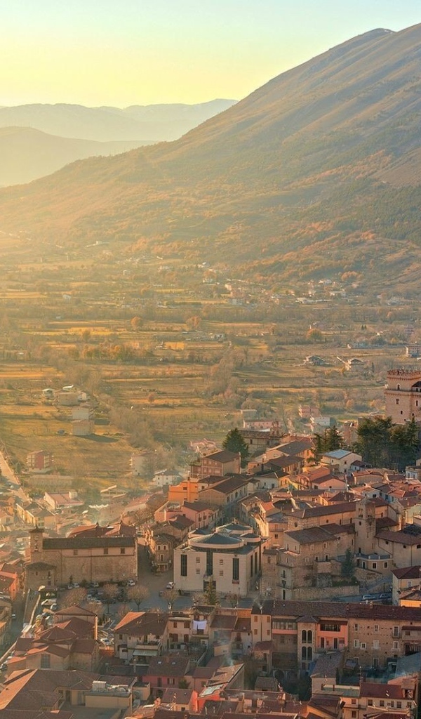 Городок Челано, Италия