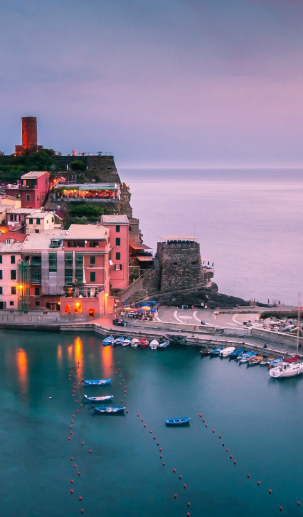 Городок Вернацца, Италия