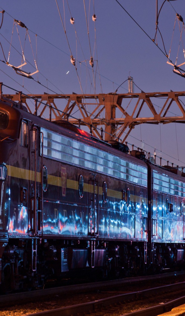 Поезд отправляется с вокзала