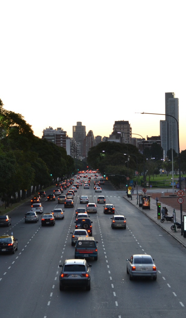 Движение на шоссе в Буэнос-Айресе