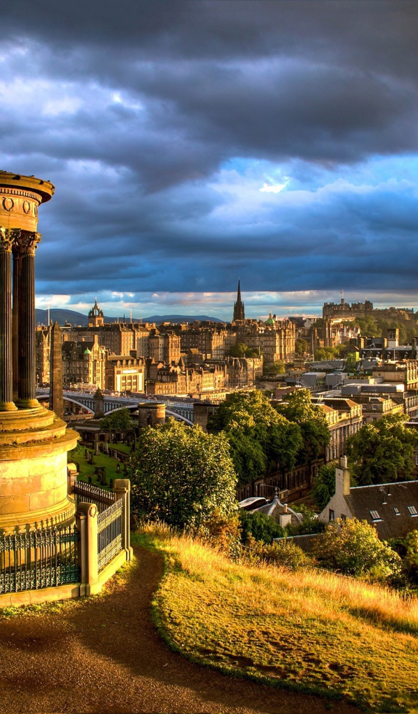 Вид на город Эдинбург