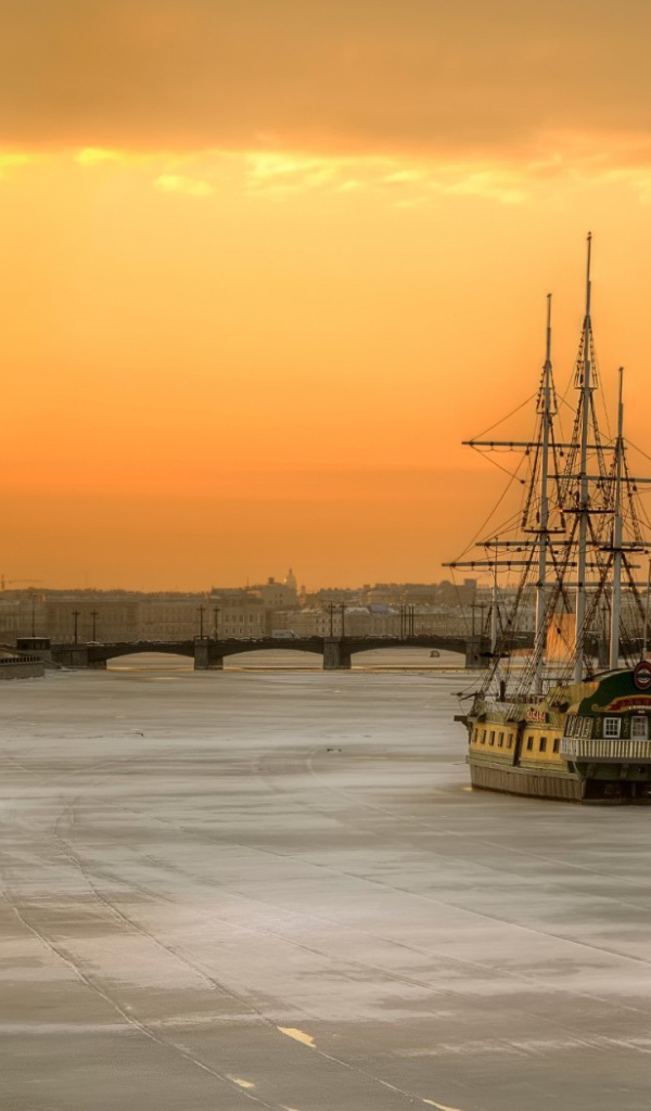 Зимняя река в Санкт Петербурге