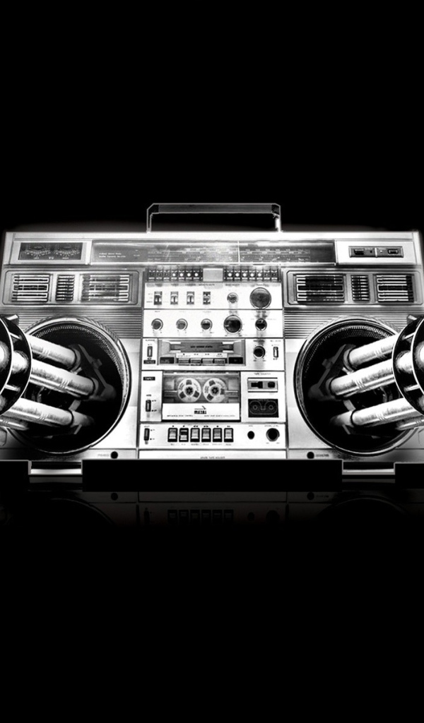 Аудиомагнитофон и пулемет