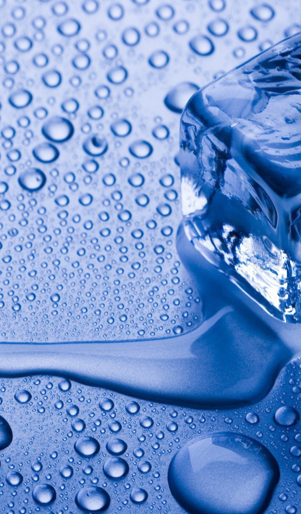 Кубик голубого льда