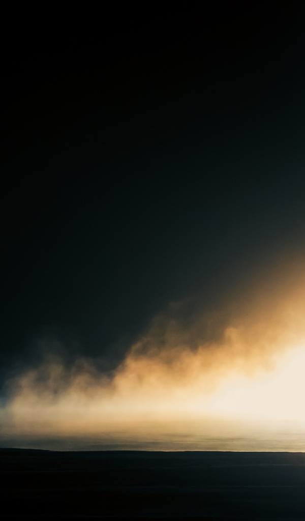 Яркий свет в ночи