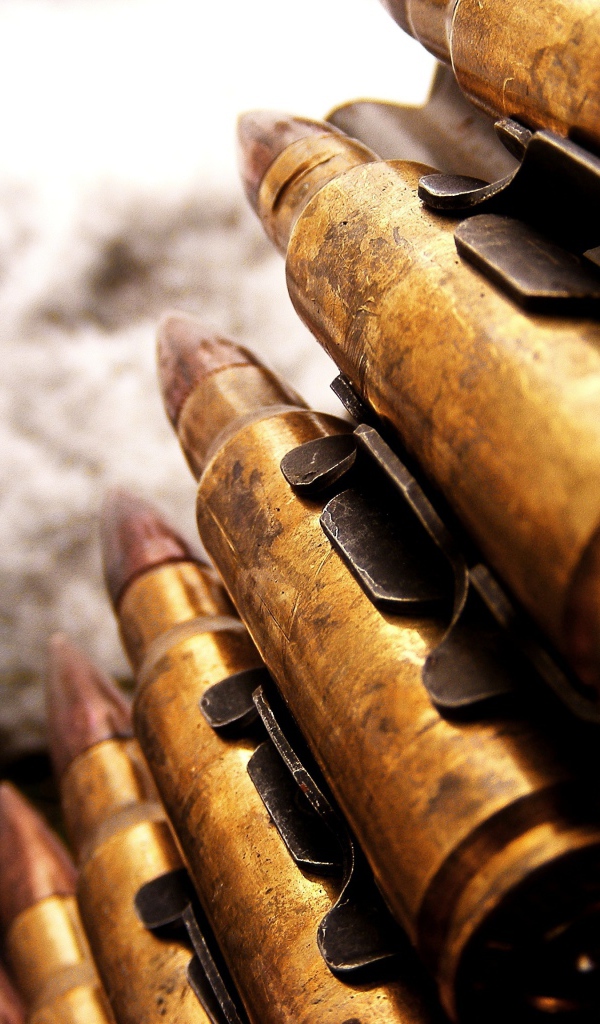 Пули в пулеметной ленте