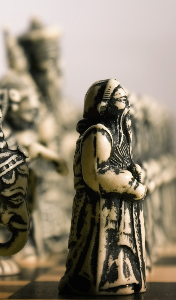 Шахматные фигурки из слоновой кости