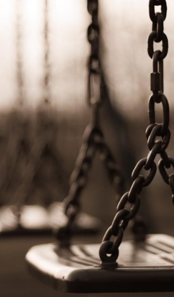 Детские качели на цепях