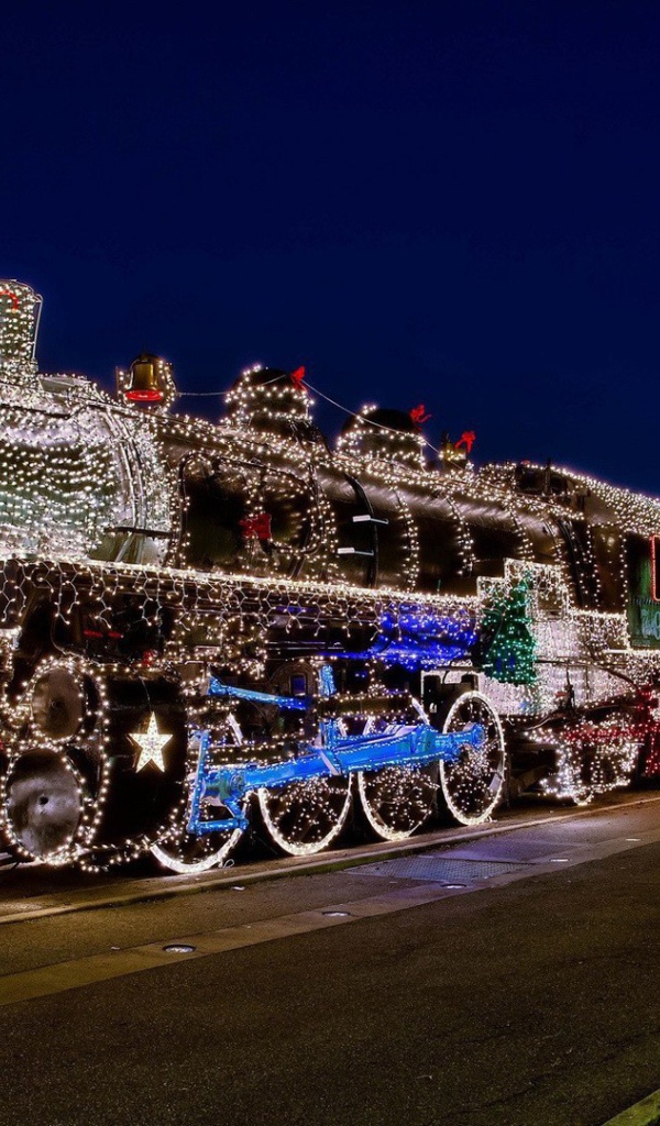 Рождественское украшение на паровозе