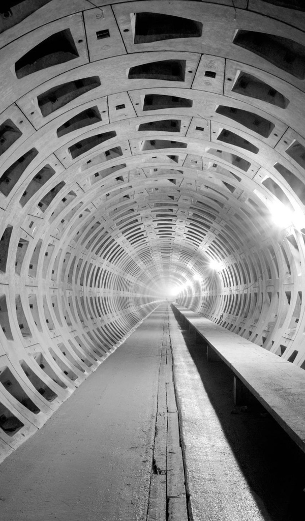 Строительство тоннеля из бетона под землей