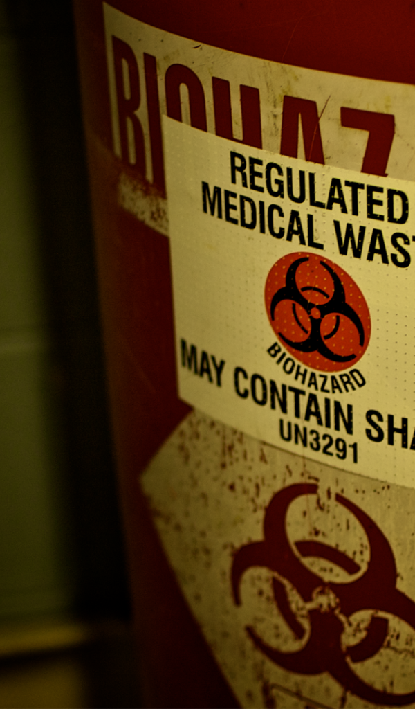 Контейнер с опасными био отходами