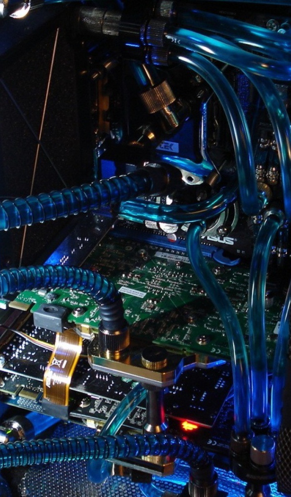 Трубки охлаждения мощного компьютера