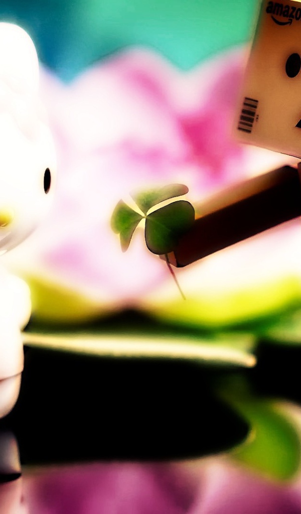 Дандо дарит листик кошке