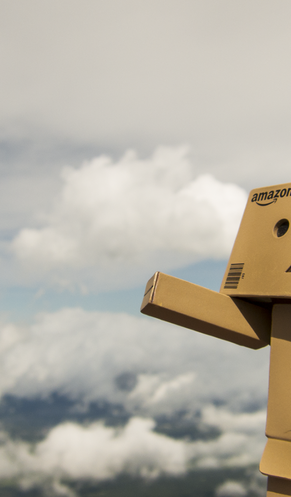 Дандо на фоне облаков