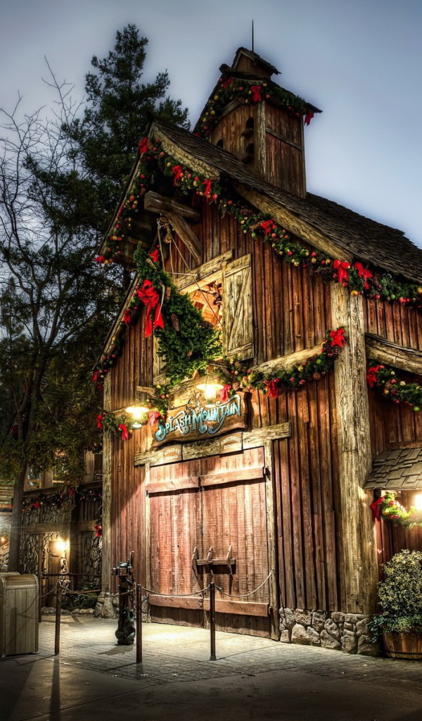 Украшение деревянного домика