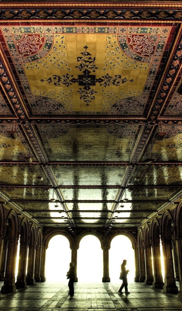 Декоративное украшение холла