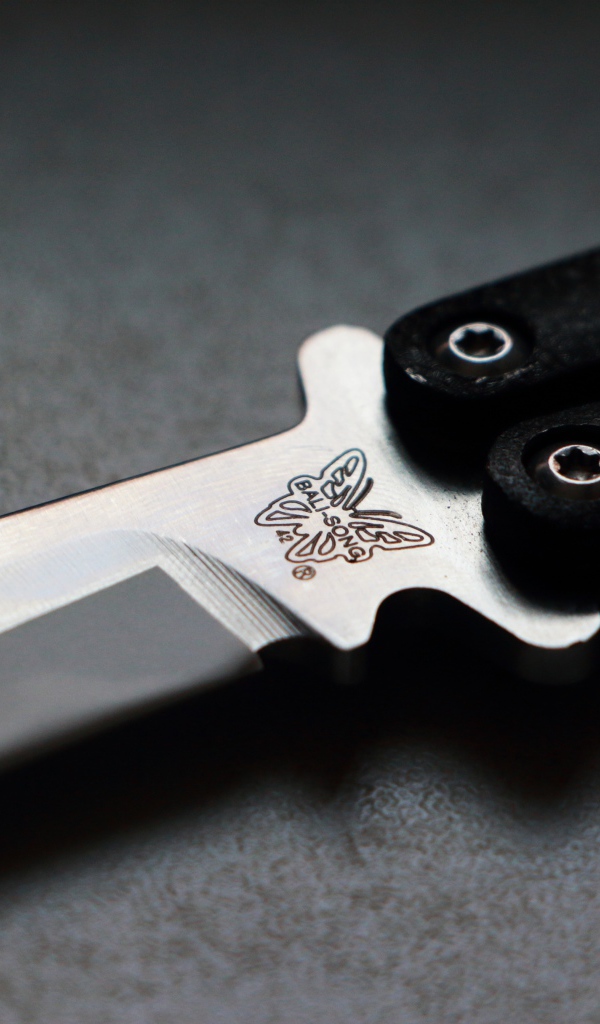 Гравировка бабочка на ноже