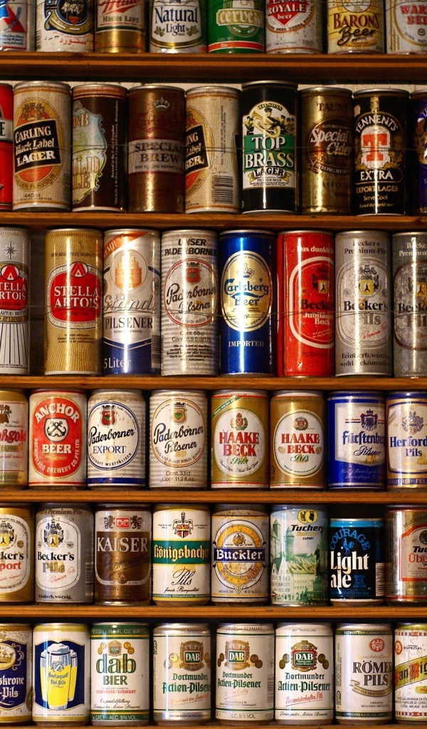 Выставка пивных банок