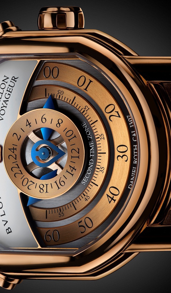 Дорогие часы на коричневом кожанном ремешке