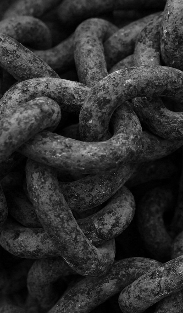 Черные цепи из металла