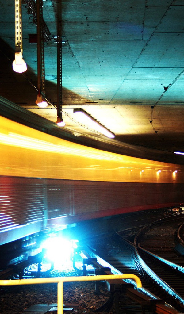 Развилка пути в тоннеле метро