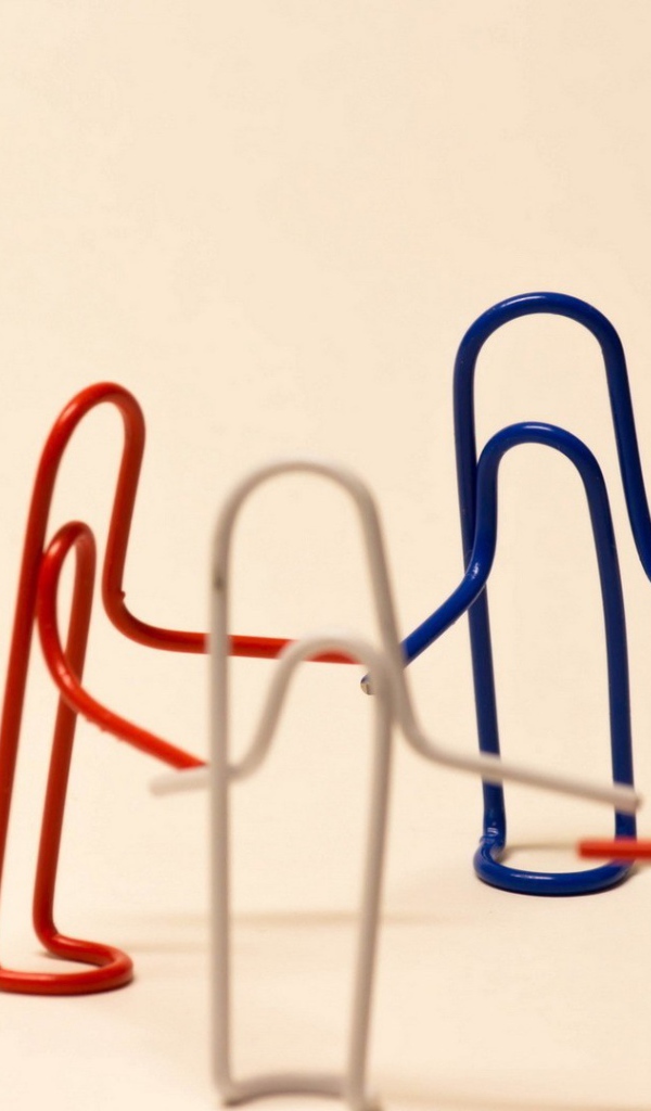 Дружба канцелярских скрепок