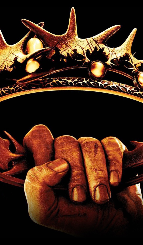 Золотая корона в руке