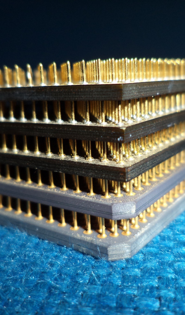 Золотое напыление на контактах чипа