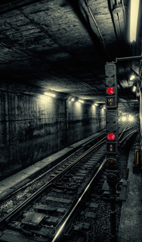 Мрачный тоннель метро