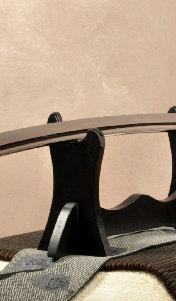 Меч катана на подставке