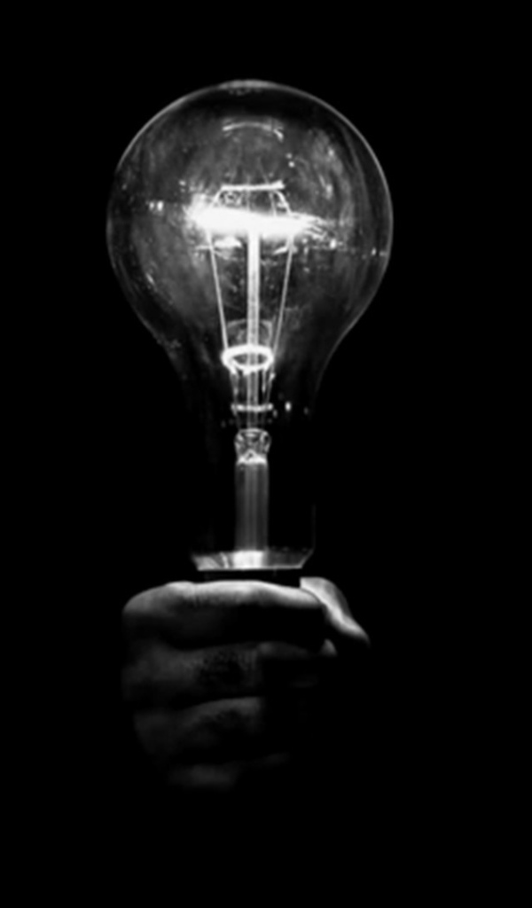 Большая лампа в кулаке