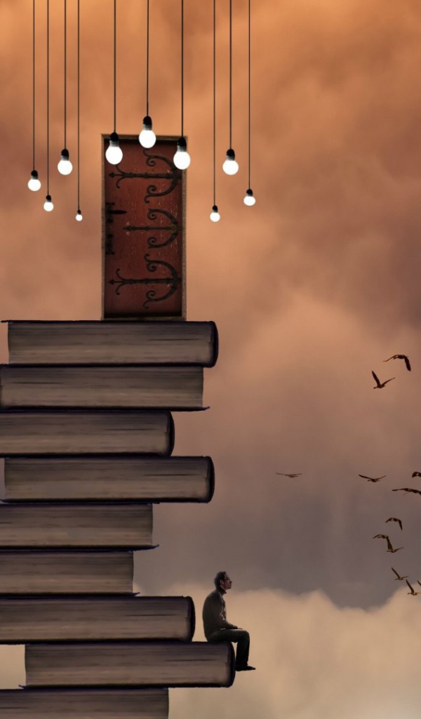 Стопка больших книг