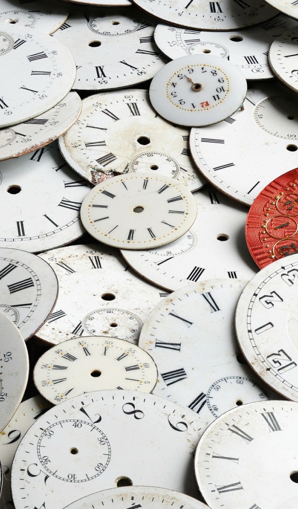 Много циферблатов для часов