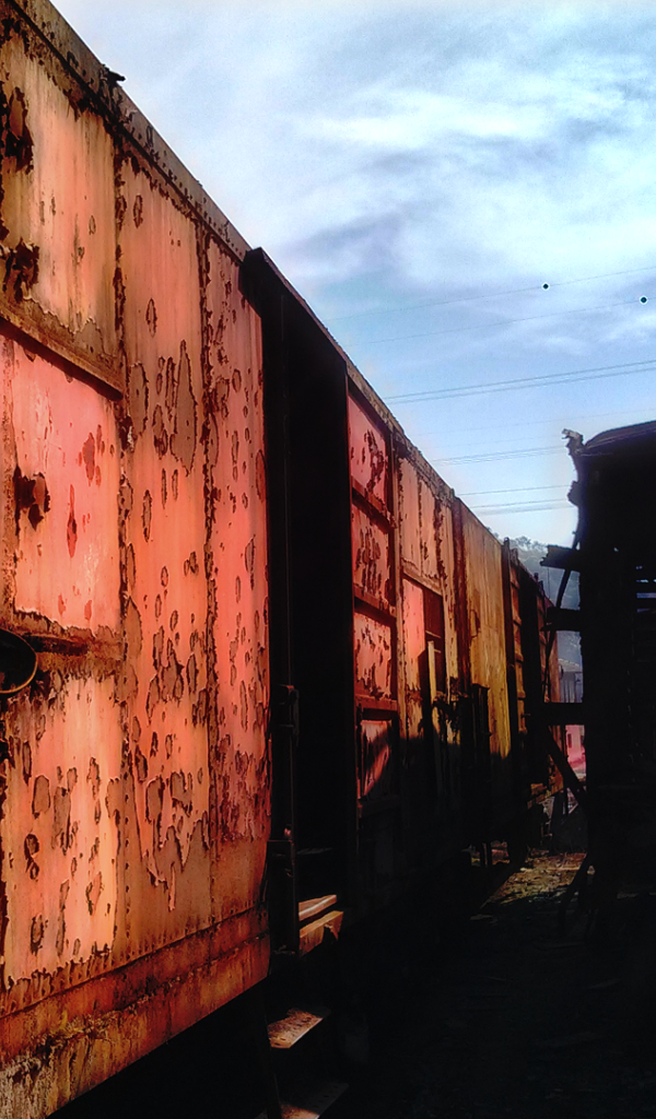 Старые ржавые вагоны