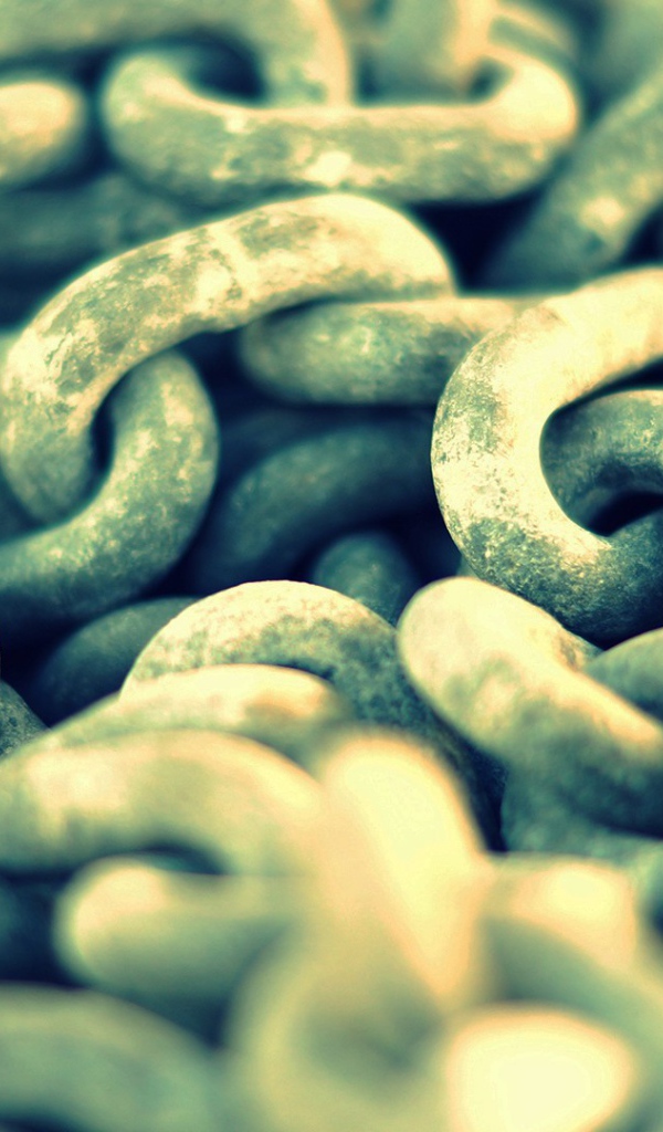 Нагромождение железных цепей