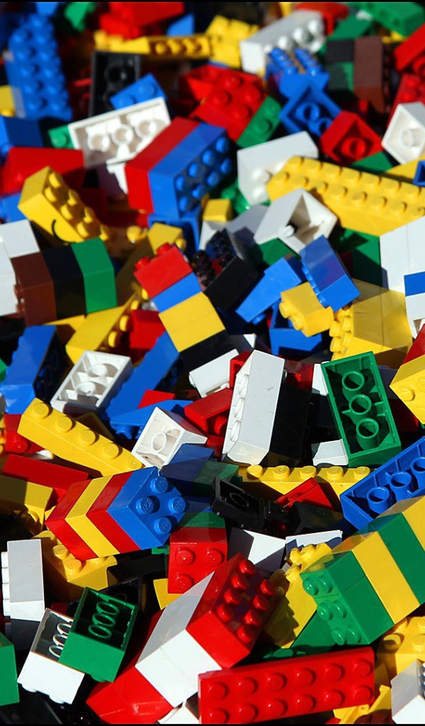 Россыпь частей конструктора ЛЕГО