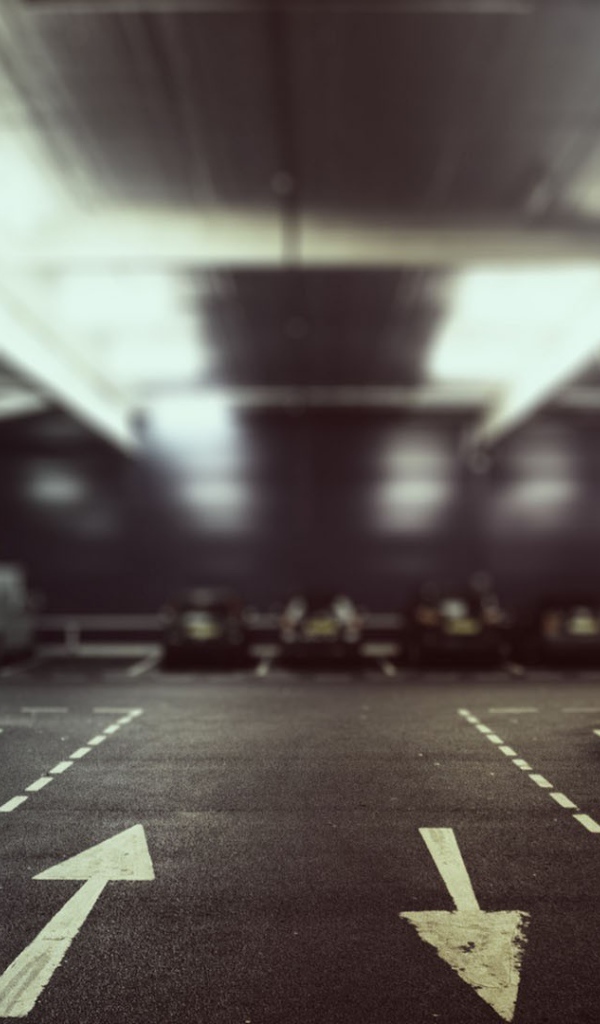 Дорожные указатели на парковке