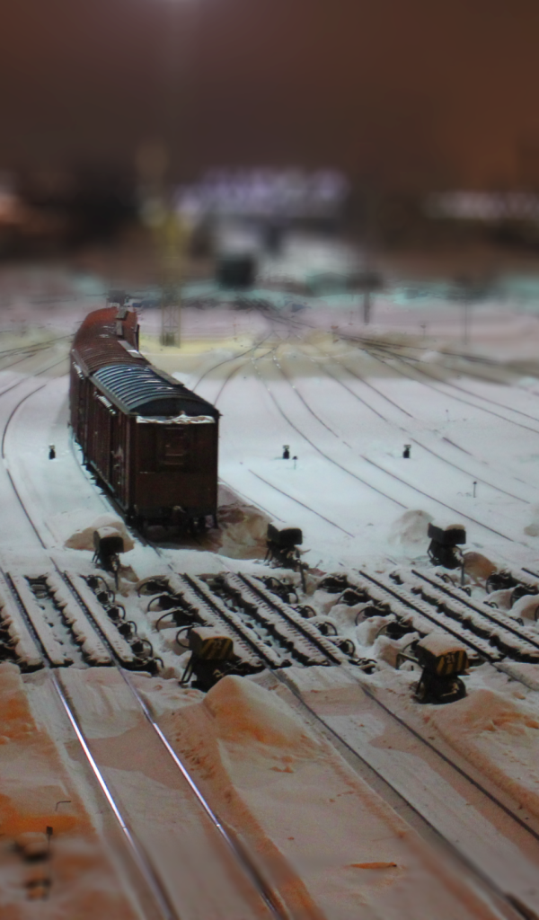 Укрытая снегом сортировочная станция