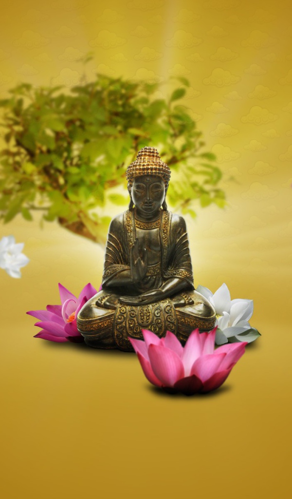 Статуэтка Будды среди цветов лотоса