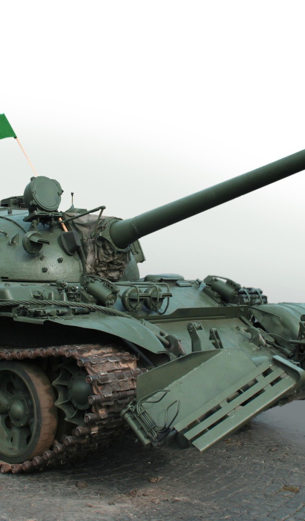 Танк с флагом на башне