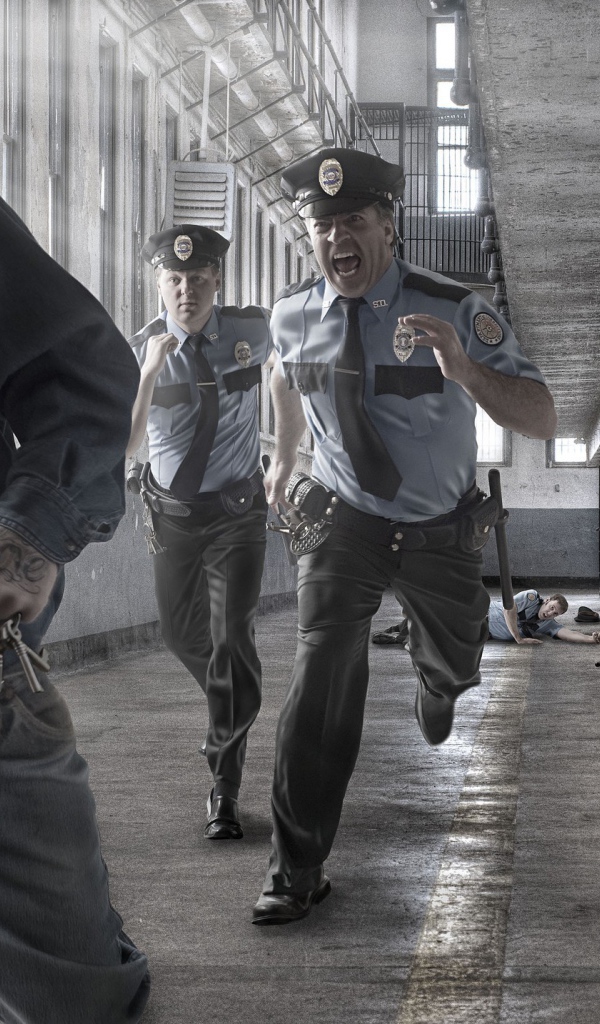 Преступник убегает от охраны в тюрьме